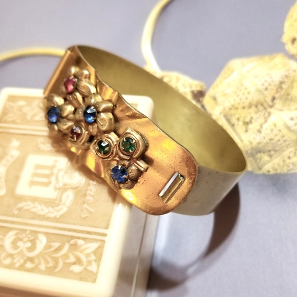 1940s Retro Era Rhinestone Brass Bangle Bracelet - Picture 4 of 6